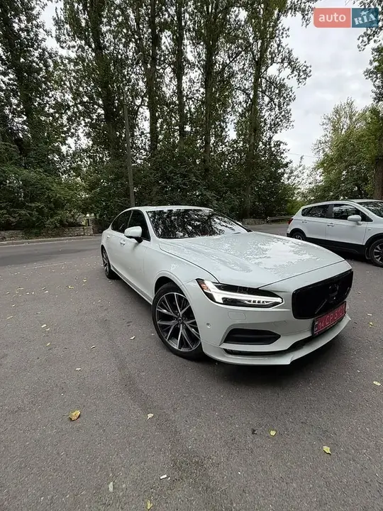 Volvo S90
