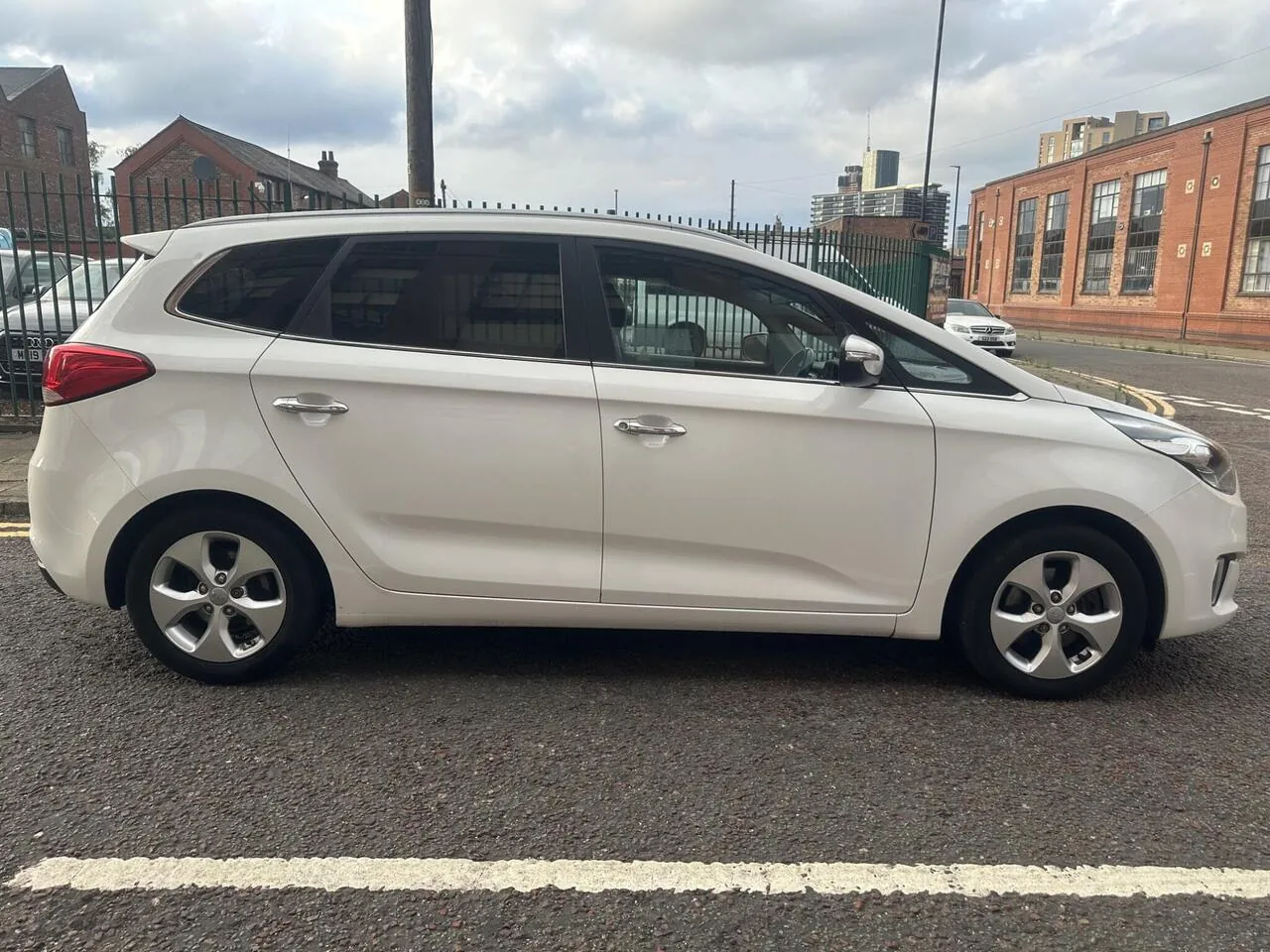 Kia Carens 2014 photo 3