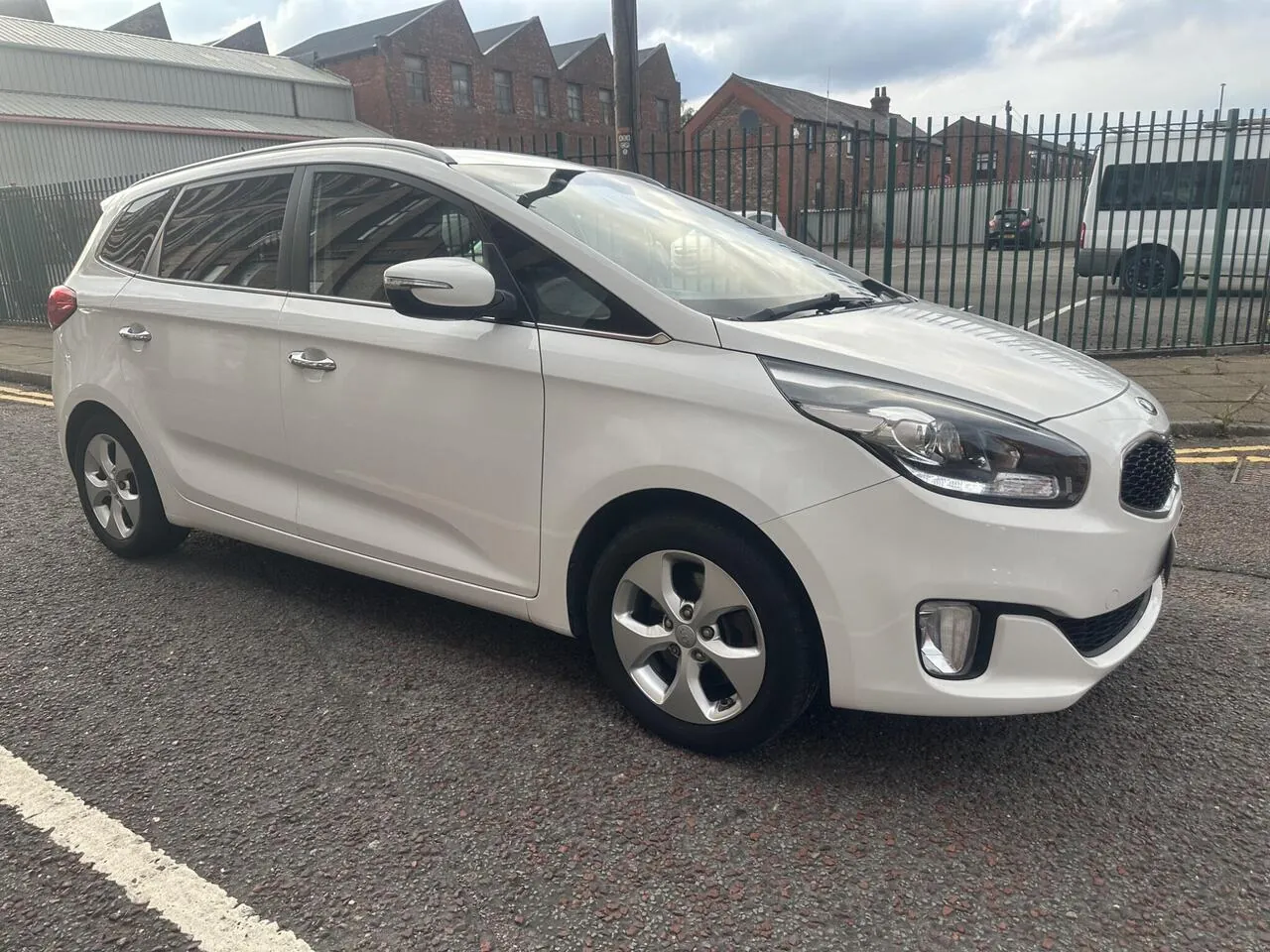 Kia Carens 2014 photo 2
