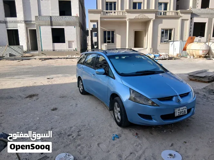 Mitsubishi Grandis 2006 photo 2