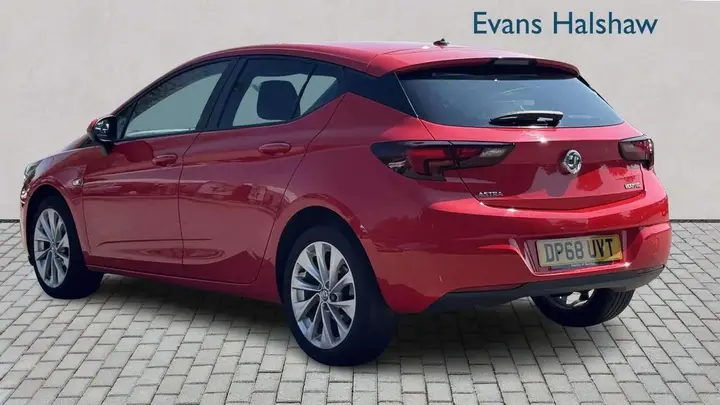Vauxhall Astra 2018 photo 2