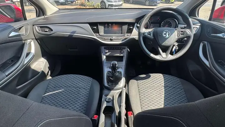 Vauxhall Astra 2018 photo 3