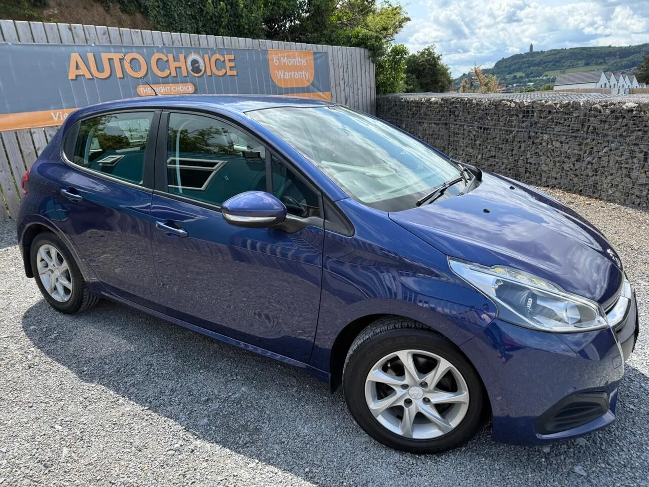 Peugeot 208 2015 photo 2