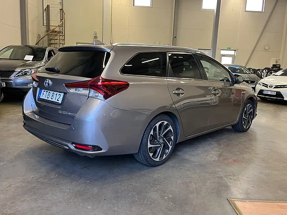 Toyota Auris 2015 photo 2