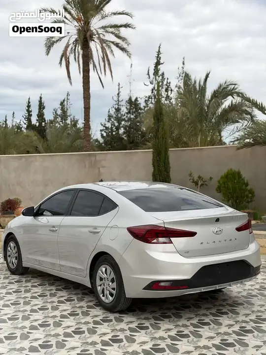 Hyundai Elantra 2019 photo 3