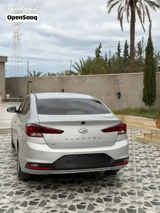 Hyundai Elantra 2019 photo 2