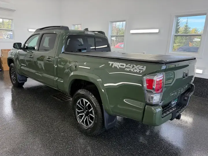 Toyota Tacoma 2021 photo 2