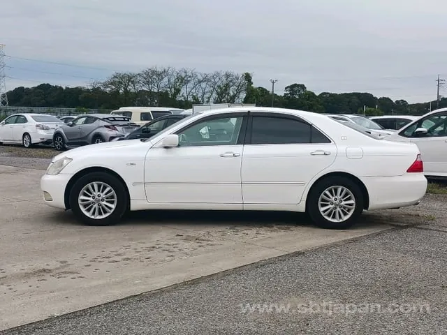 Toyota Crown Royal Saloon 2006 photo 4