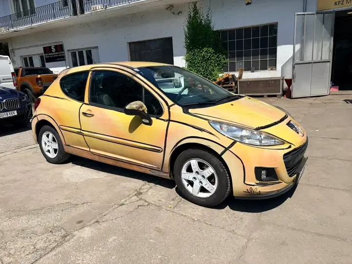 Peugeot 207 2011 photo 3