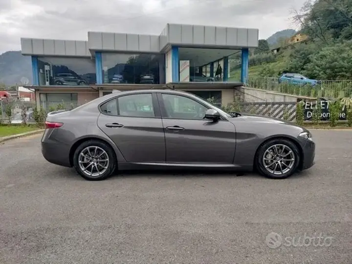 Alfa Romeo Giulia 2017 photo 4