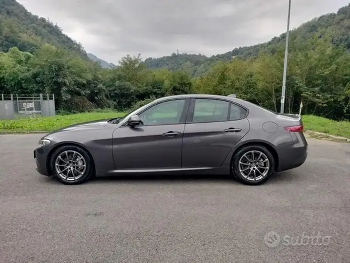 Alfa Romeo Giulia 2017 photo 5