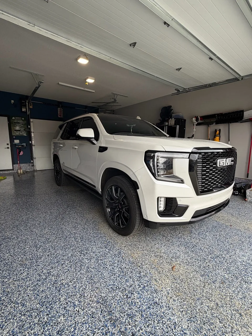 GMC Yukon 2024 photo 2