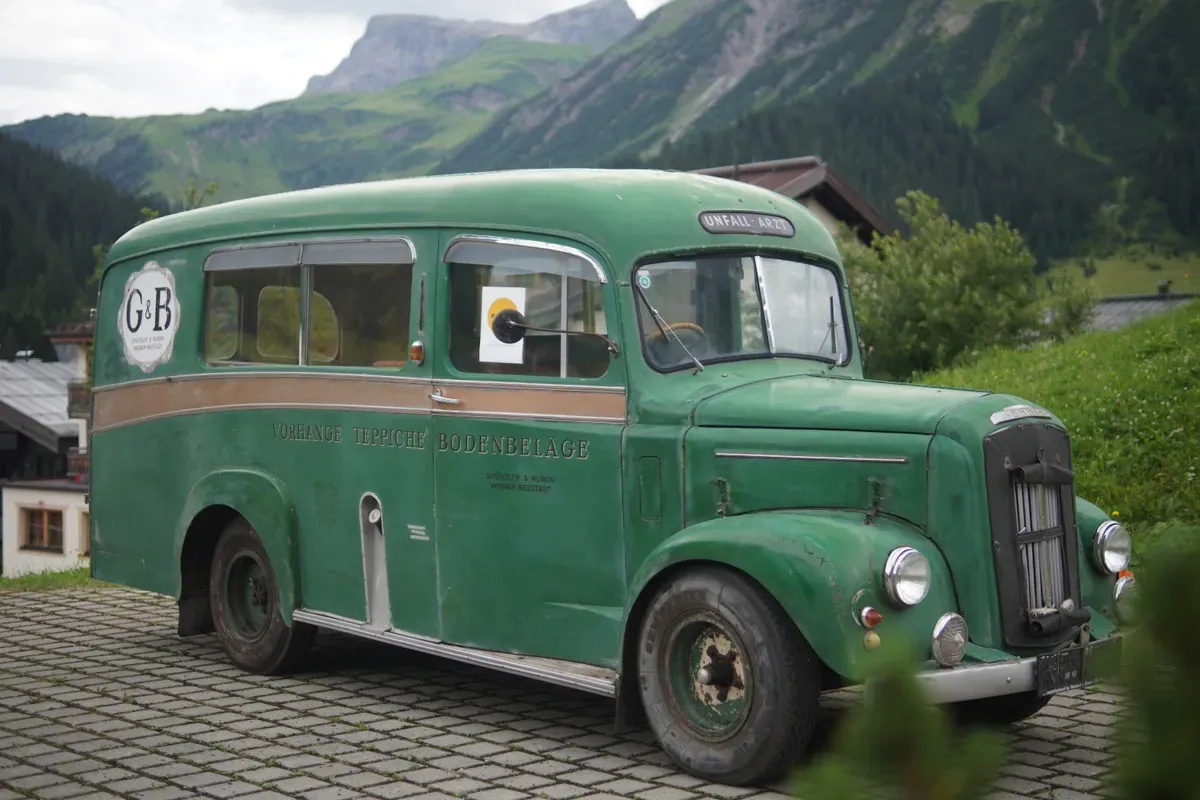 Morris 1 1/2 To Bus