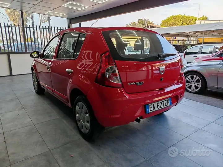 Dacia Sandero 2010 photo 4