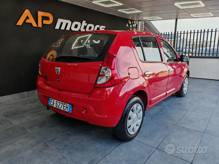 Dacia Sandero 2010 photo 2