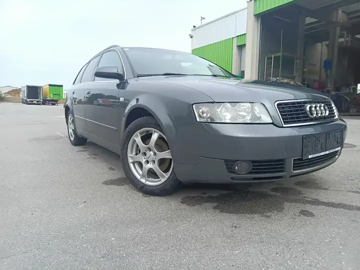 Audi A4 2004 photo 2