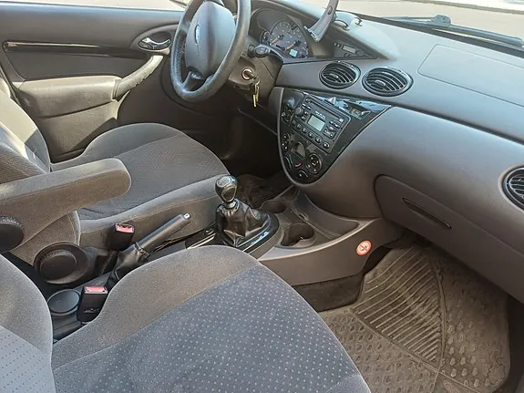 Ford Focus 2004 photo 2