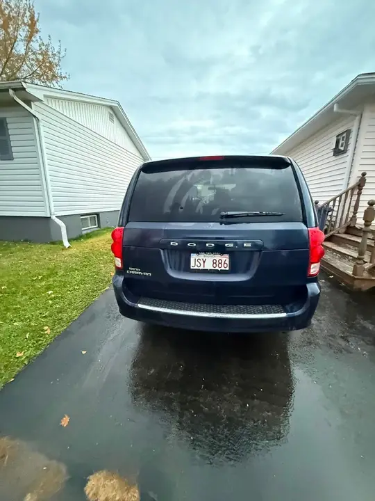 Dodge Caravan 2013 photo 2