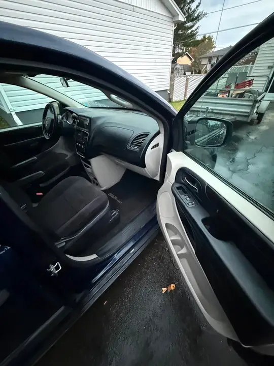 Dodge Caravan 2013 photo 3