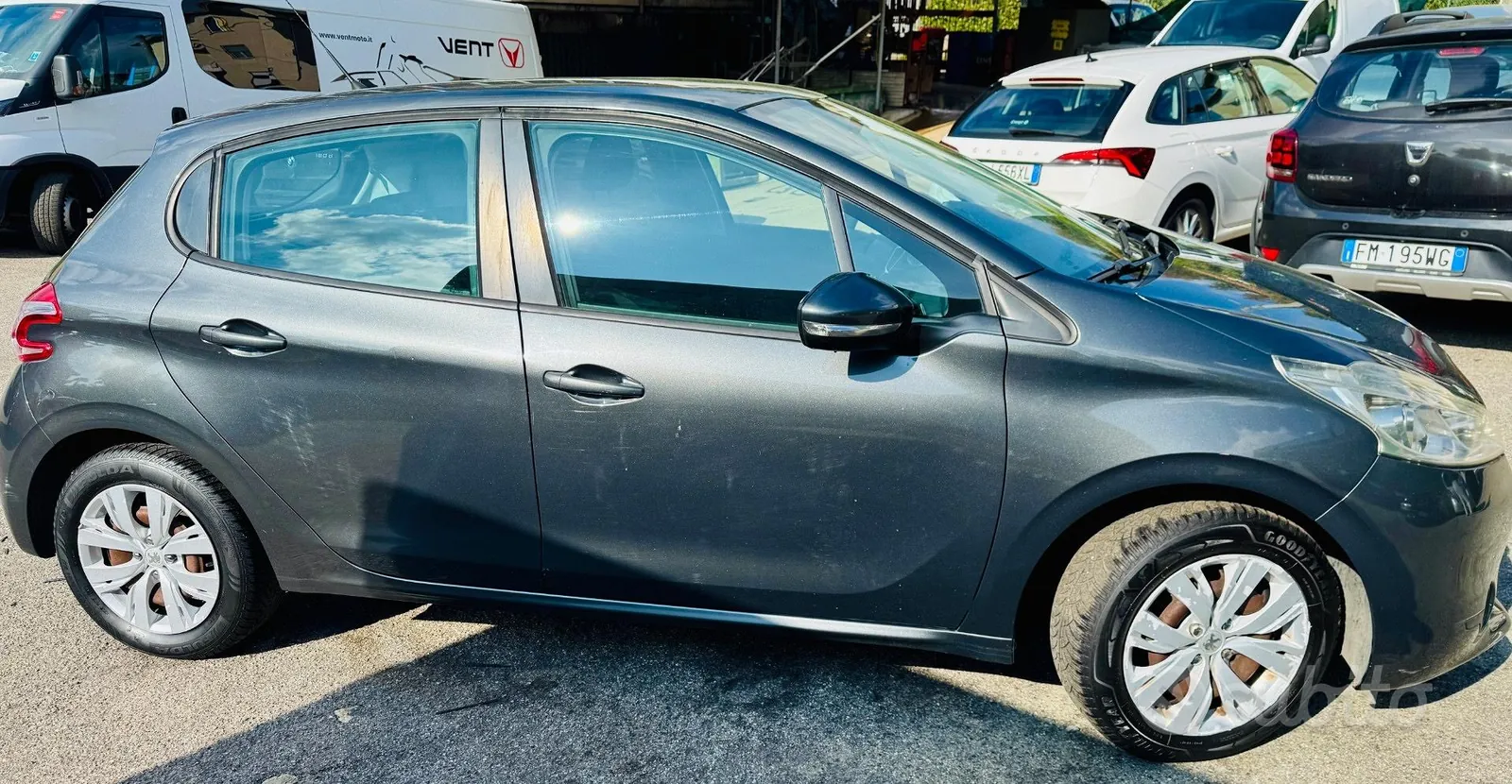 Peugeot 208 2015 photo 4