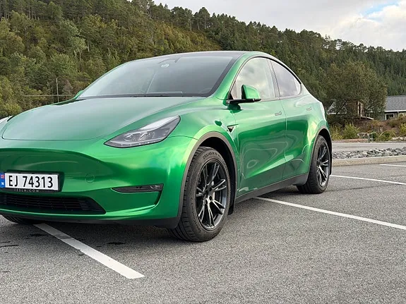 Tesla Model Y 2024 photo 4