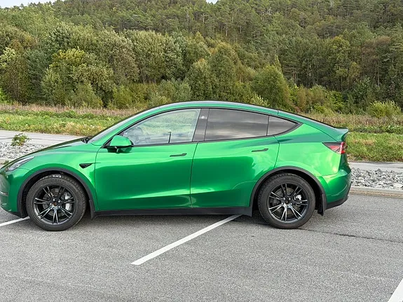 Tesla Model Y 2024 photo 3