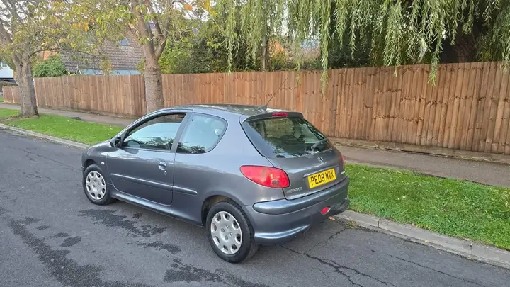 Peugeot 206 2009 photo 2