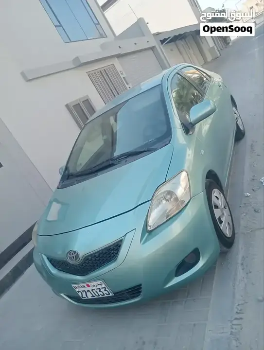 Toyota Yaris 2012 photo 2