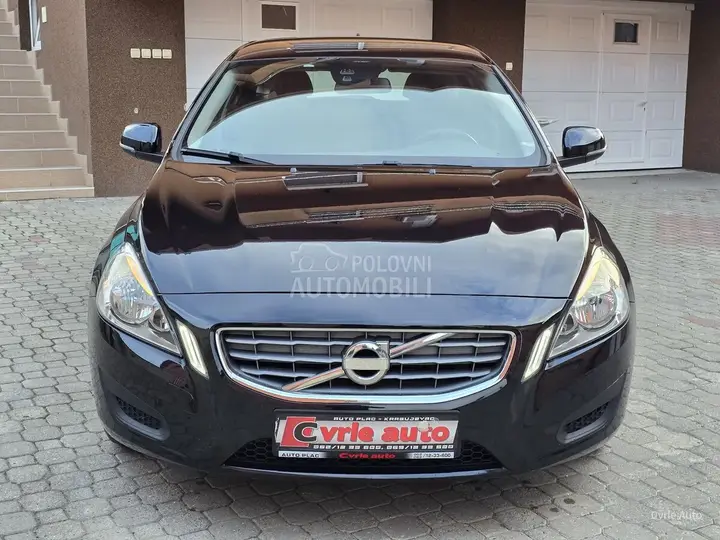 Volvo V60 2013 photo 2