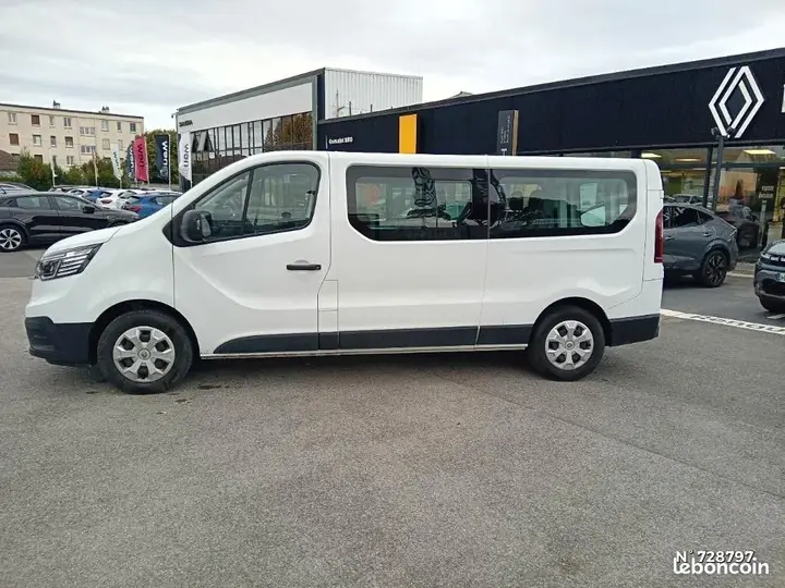 Renault Trafic 2024 photo 2