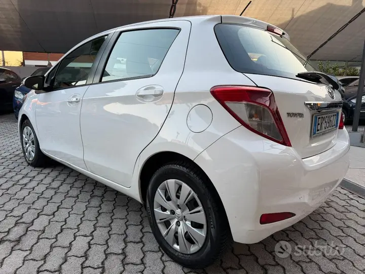 Toyota Yaris 2013 photo 3