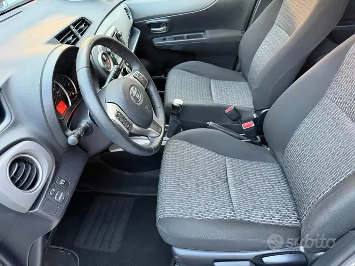Toyota Yaris 2013 photo 5