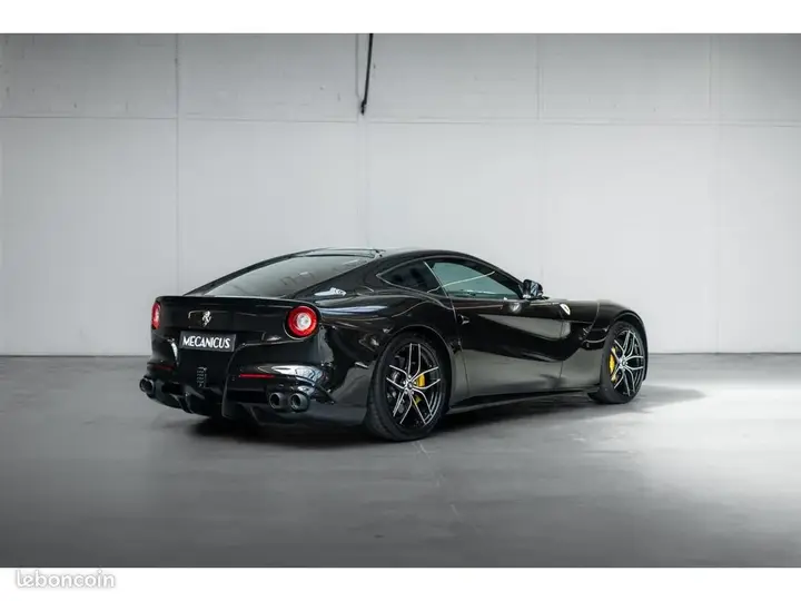 Ferrari F12 Berlinetta 2016 photo 3