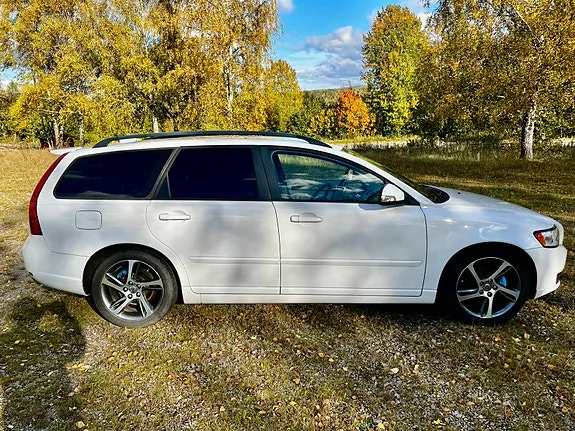 Volvo V50 2011 photo 2
