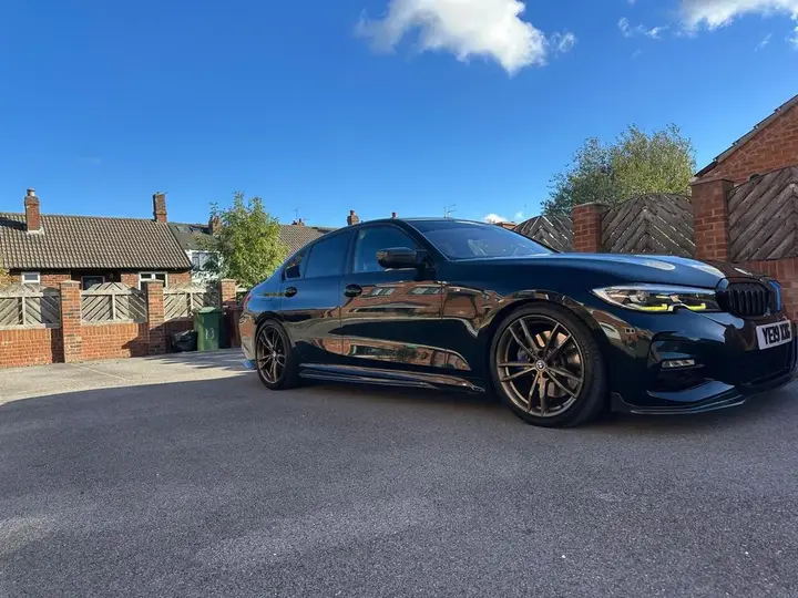 BMW 320I 2019 photo 2