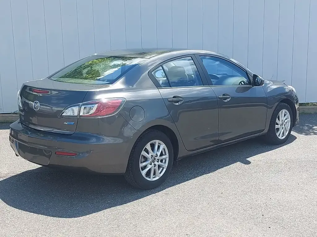 Mazda 3 2013 photo 3