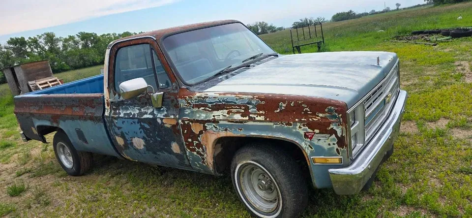 Chevrolet C10 1987 photo 2