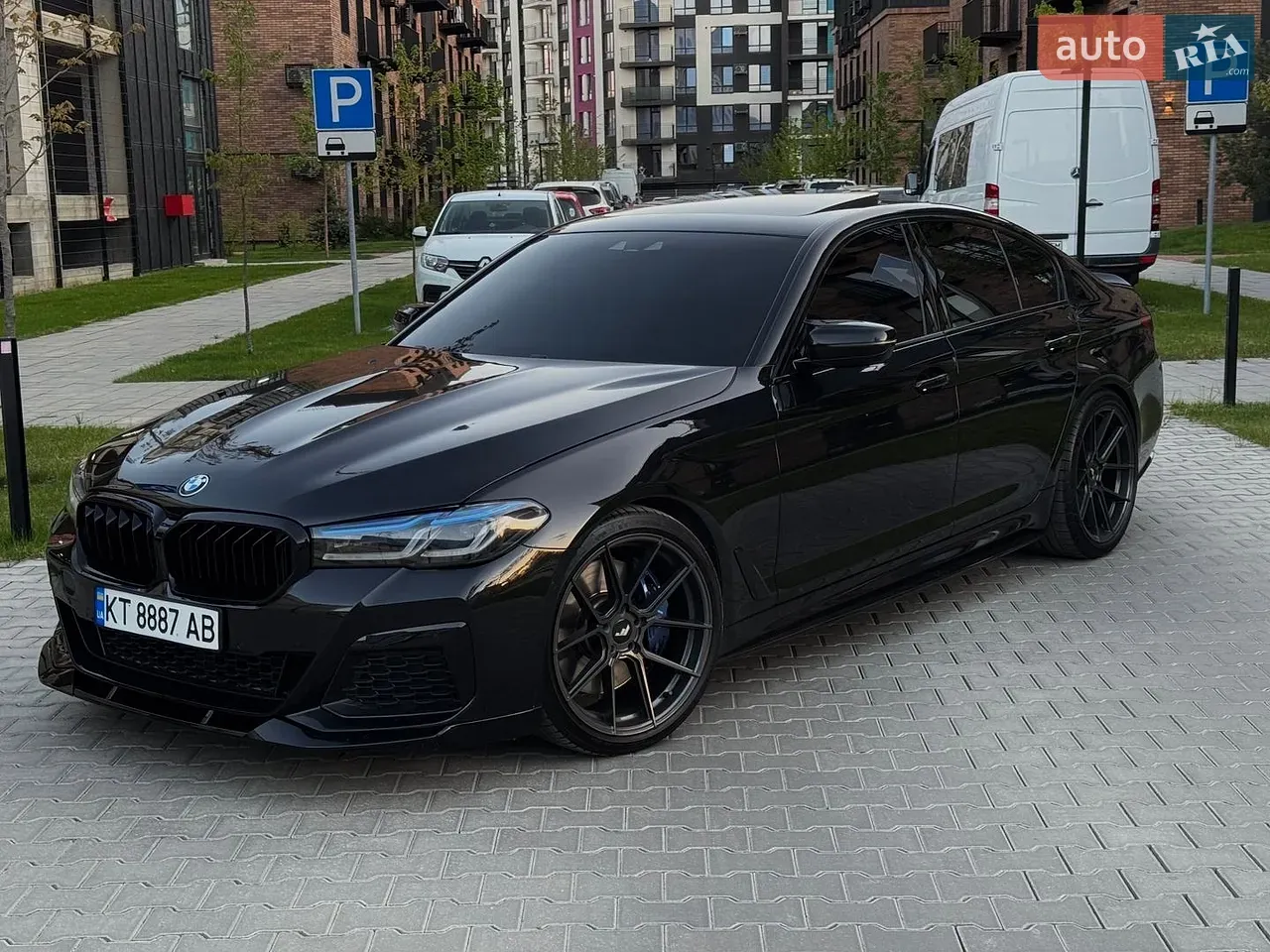 BMW 5 Series 2018 photo 2