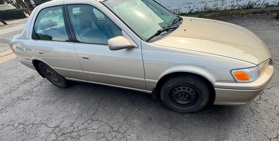 Toyota Camry 2000 photo 2