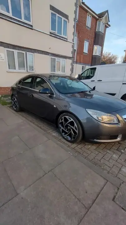 Vauxhall Insignia 2011 photo 3
