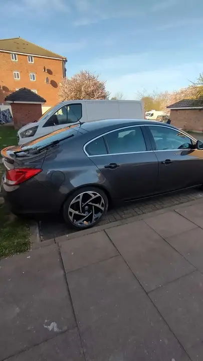 Vauxhall Insignia 2011 photo 5