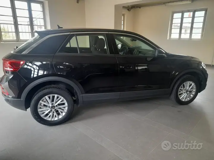 Volkswagen T-Roc 2023 photo 3