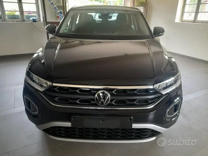 Volkswagen T-Roc 2023 photo 2