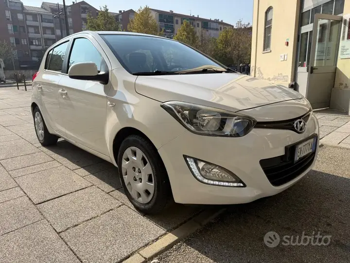 Hyundai I20 2013 photo 2