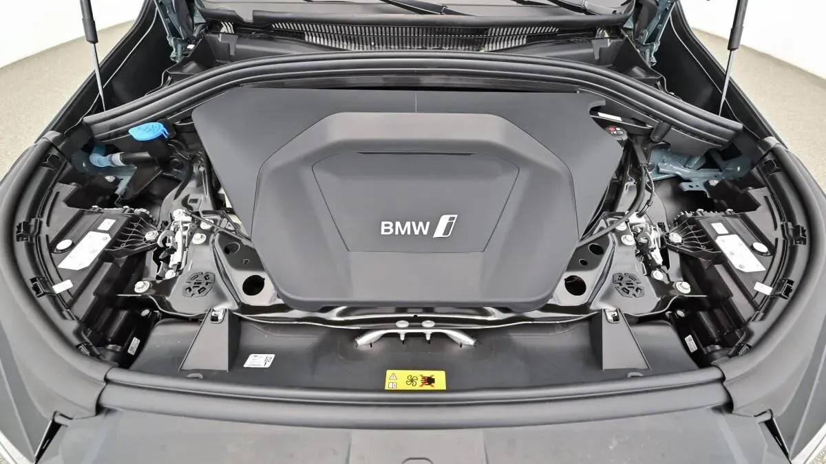 BMW Ix1 2025 photo 3