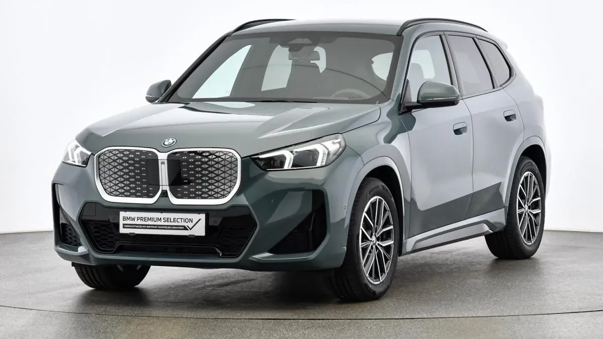 BMW Ix1 2025 photo 2