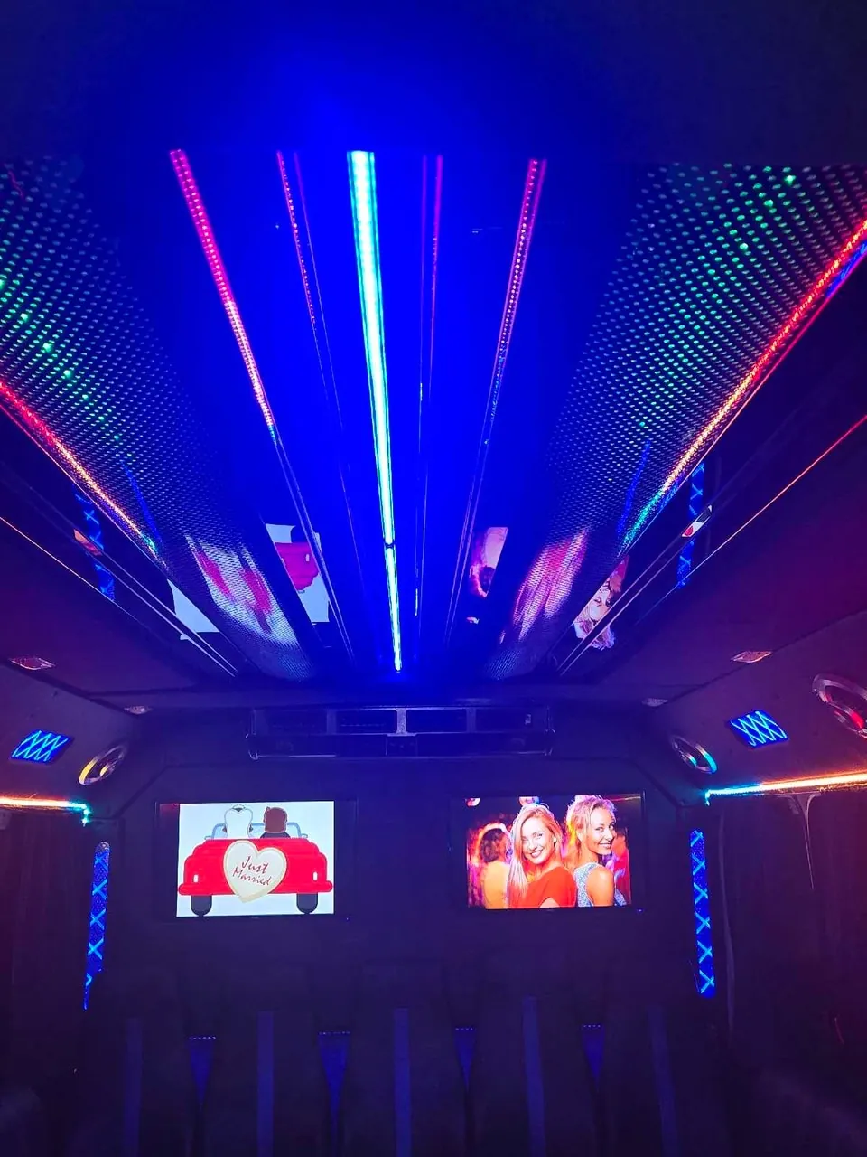GMC Savana 2012 photo 4
