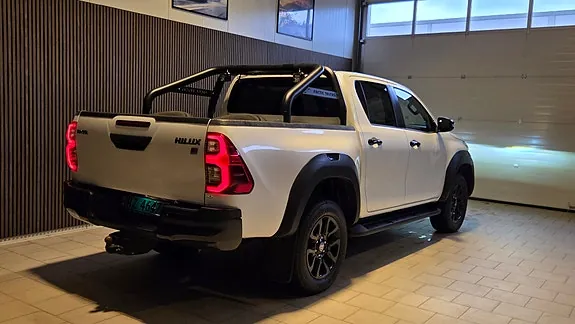 Toyota Hilux 2024 photo 3