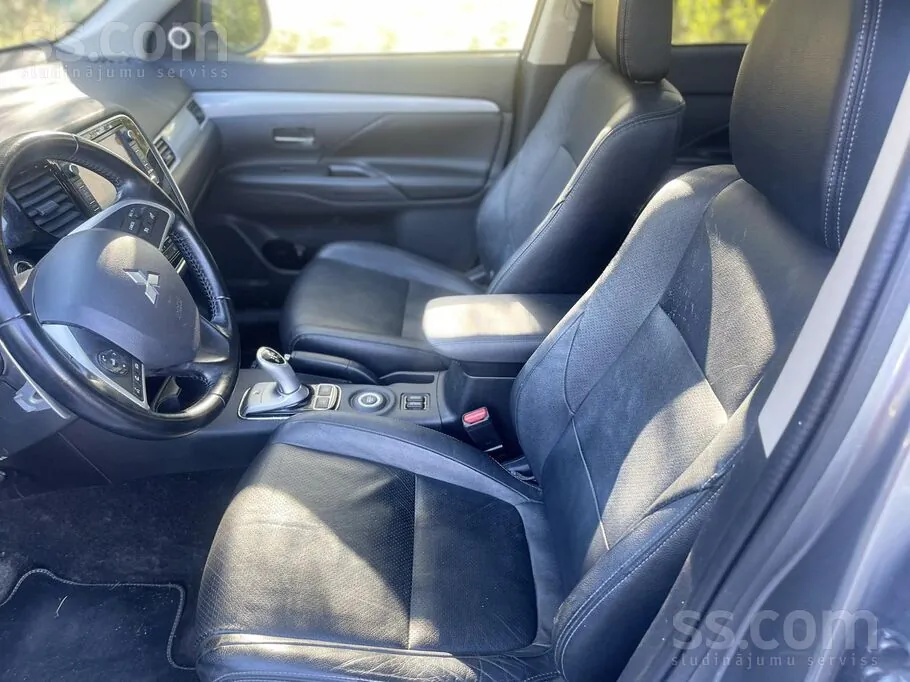 Mitsubishi Outlander 2013 photo 2