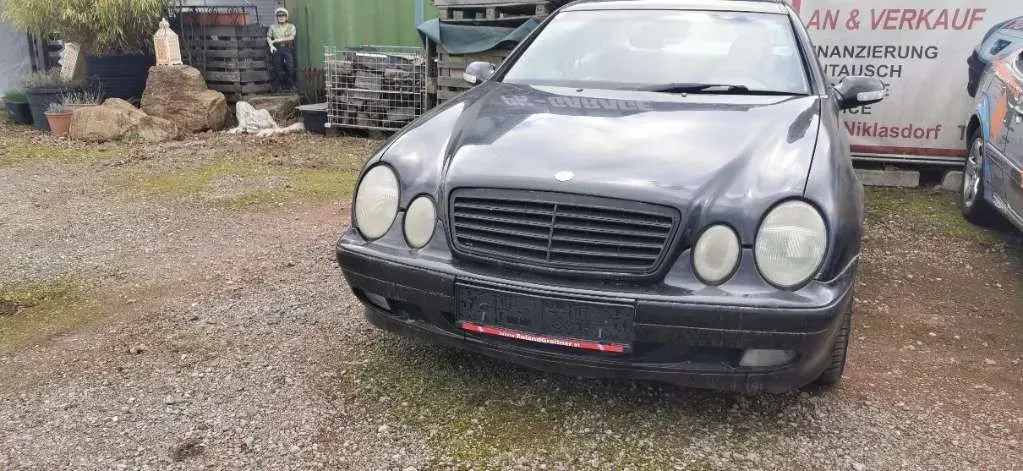 Mercedes-Benz Clk-Class 2002 photo 3